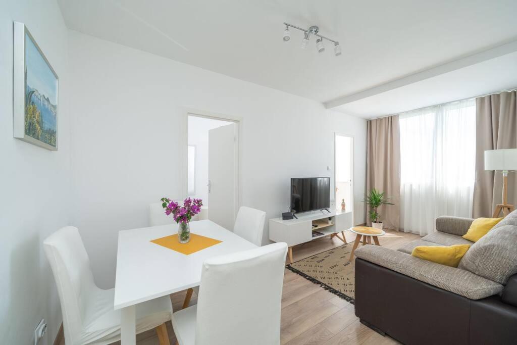 Tajchi, 5 Min From Rixos Apartman